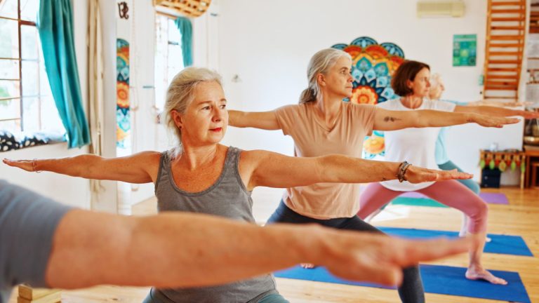 Pourquoi le pilates est une excellente alternative aux sports plus intenses pour les seniors ?