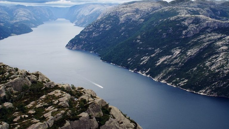 Cap sur les Fjords de Norvège : une croisière magique au cœur de la nature !