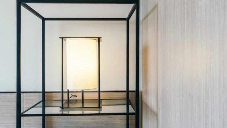 Le store banne : un indispensable pour une terrasse confortable