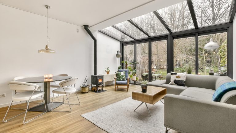 Véranda sur mesure à Reims : optez pour une solution clé en main