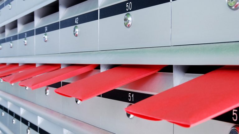Le rôle méconnu du serrurier pour boîte aux lettres : sécuriser l’accès à votre courrier